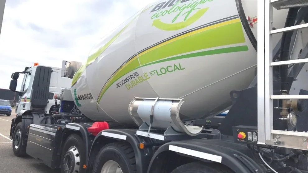 premier camion toupie au gaz a solutrans